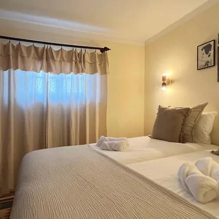 1515 - Authentic Near The Апартаменты