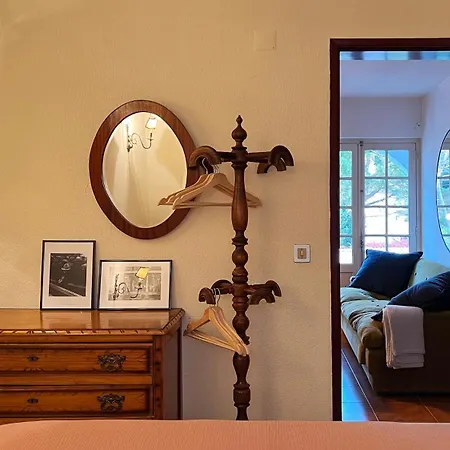 1515 - Authentic Near The